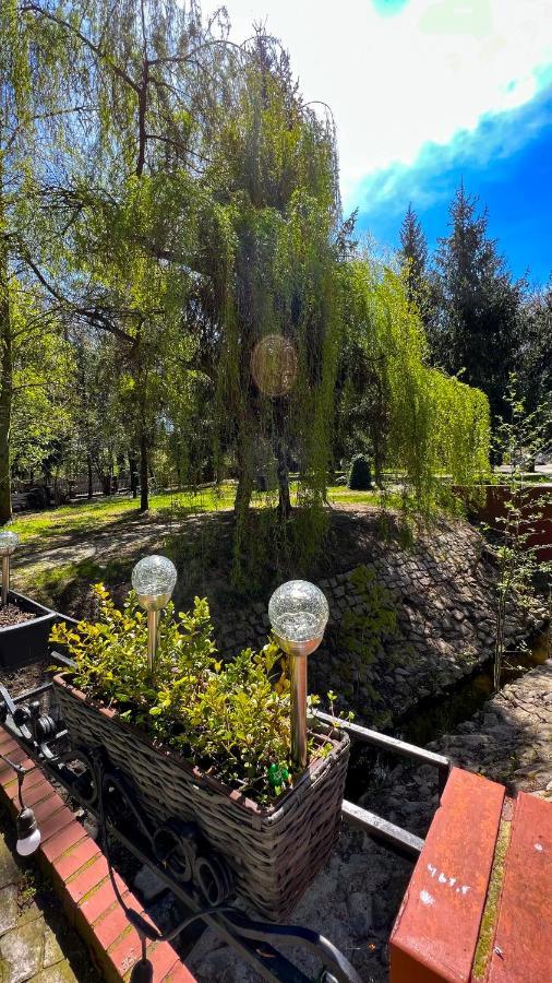Szafirowy Dwor Hotel & Restauracja Gliwice Bagian luar foto