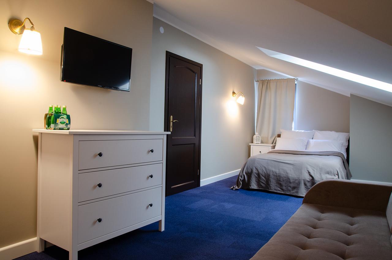 Szafirowy Dwor Hotel & Restauracja Gliwice Bagian luar foto