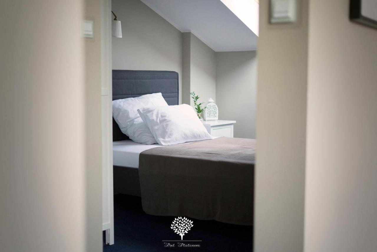 Szafirowy Dwor Hotel & Restauracja Gliwice Bagian luar foto