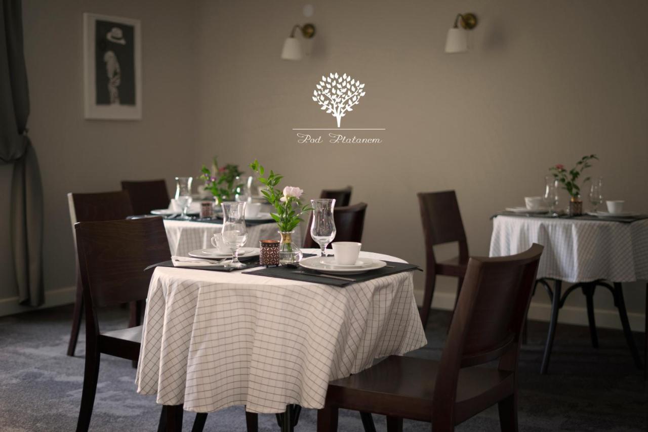 Szafirowy Dwor Hotel & Restauracja Gliwice Bagian luar foto