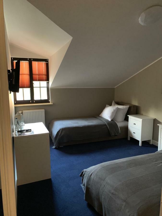 Szafirowy Dwor Hotel & Restauracja Gliwice Bagian luar foto